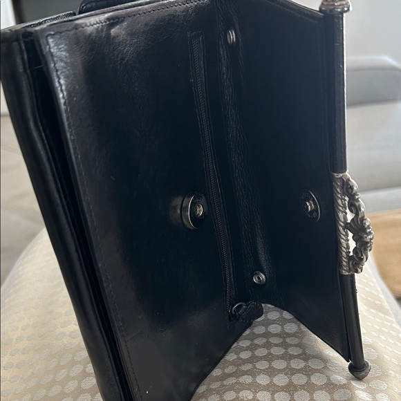 Brighton Clutch and Crossbody Bag -
Elegant Black Crocodile-Embossed leather - Picture 5 of 10